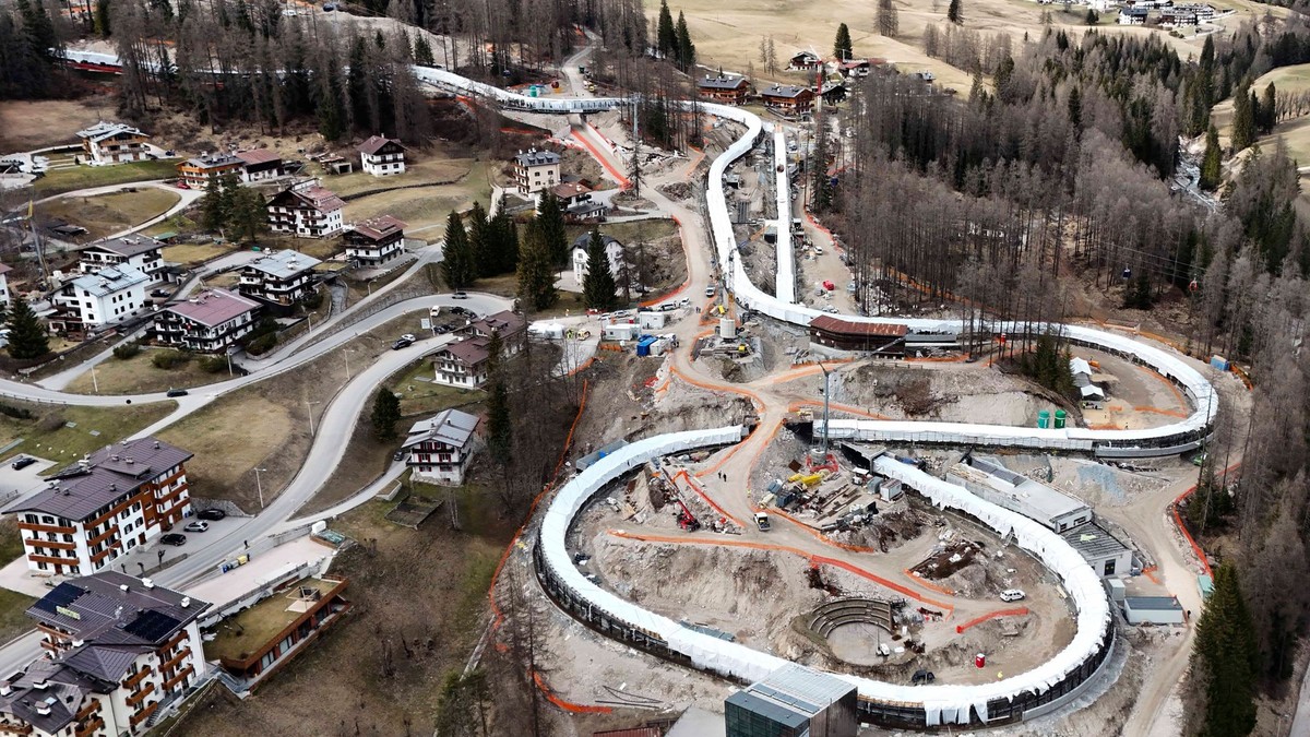 Cortina Sliding Center pre body, sánkovanie a skeleton - rozostavané dejisko ZOH 2026 v Cortina d'Ampezzo.