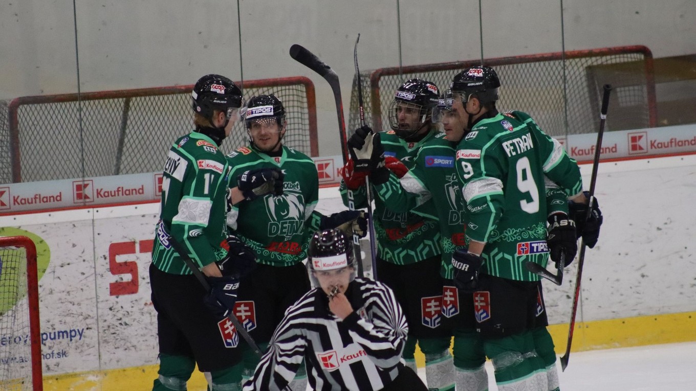 Gólové oslavy hokejistov HK Detva.