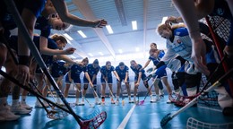Slovenské florbalistky počas turnaja Six Nations Floorball Challenge.