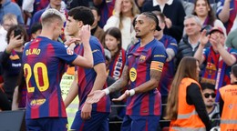 Barcelona oslavuje gól. 