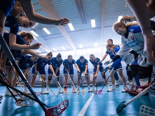 Slovenské florbalistky počas turnaja Six Nations Floorball Challenge.