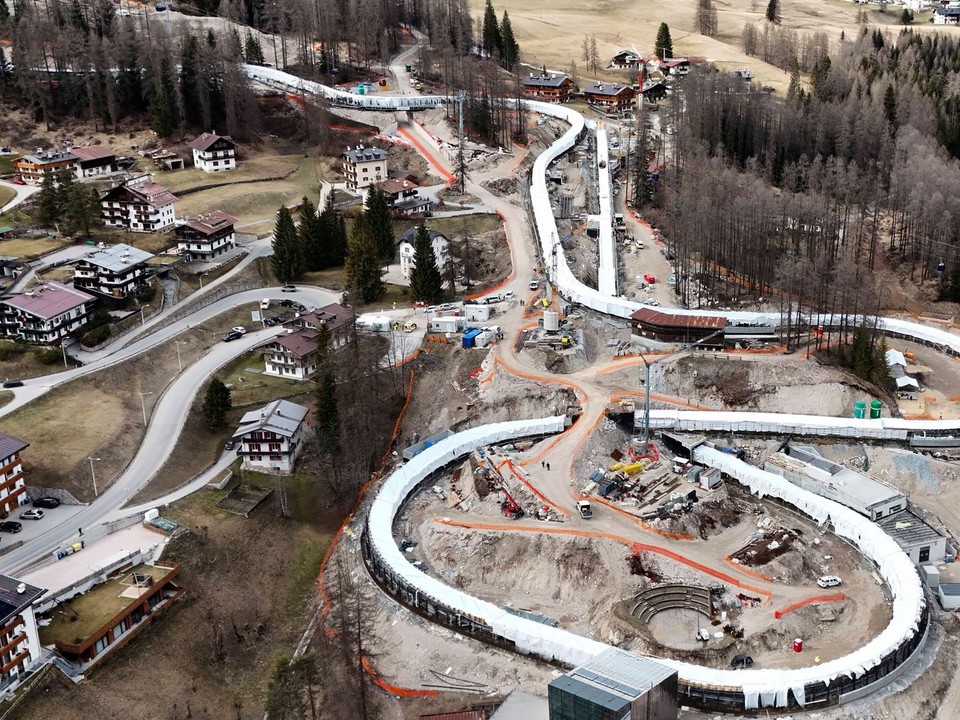 Cortina Sliding Center pre body, sánkovanie a skeleton - rozostavané dejisko ZOH 2026 v Cortina d'Ampezzo.