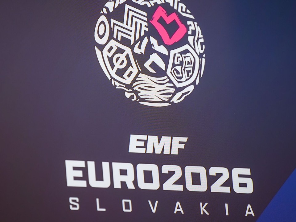 Logo ME 2026 počas tlačovej konferencie k organizovaniu ME v malom futbale na Slovensku.