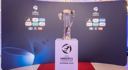 Trofej pre majstra Európy 2025 vo futbale do 21 rokov pred žrebom.