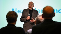 Legendárny futbalový brankár Alexander Vencel st. si prevzal cenu Fair play.