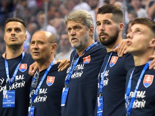 Tréner Ladislav Borbély a realizačný tím Slovenska na ME v malom futbale (EMF EURO 2022).

