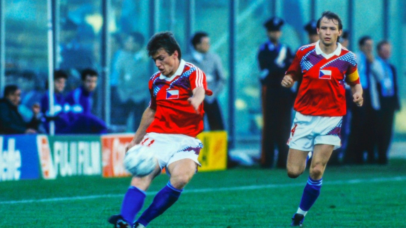Ľubomír Moravčík a Ivan Hašek na MS vo futbale 1990 v zápase proti USA.