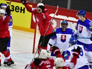 Radosť Švajčiarov po strelenom góle v zápase Slovensko - Švajčiarsko na MS v hokeji 2021.