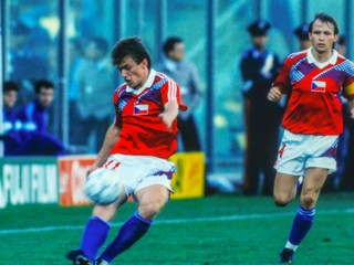 Ľubomír Moravčík a Ivan Hašek na MS vo futbale 1990 v zápase proti USA.