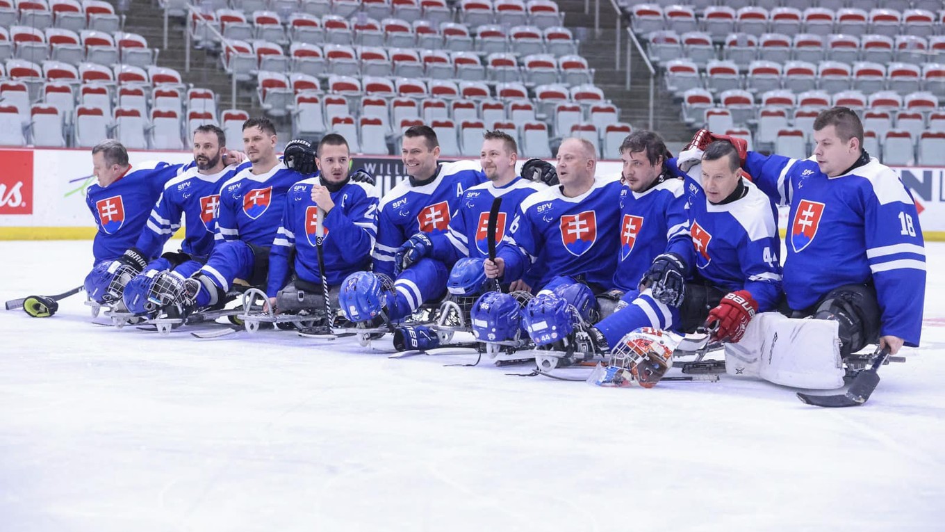 Slovenskí reprezentanti na MS v parahokeji 2025.