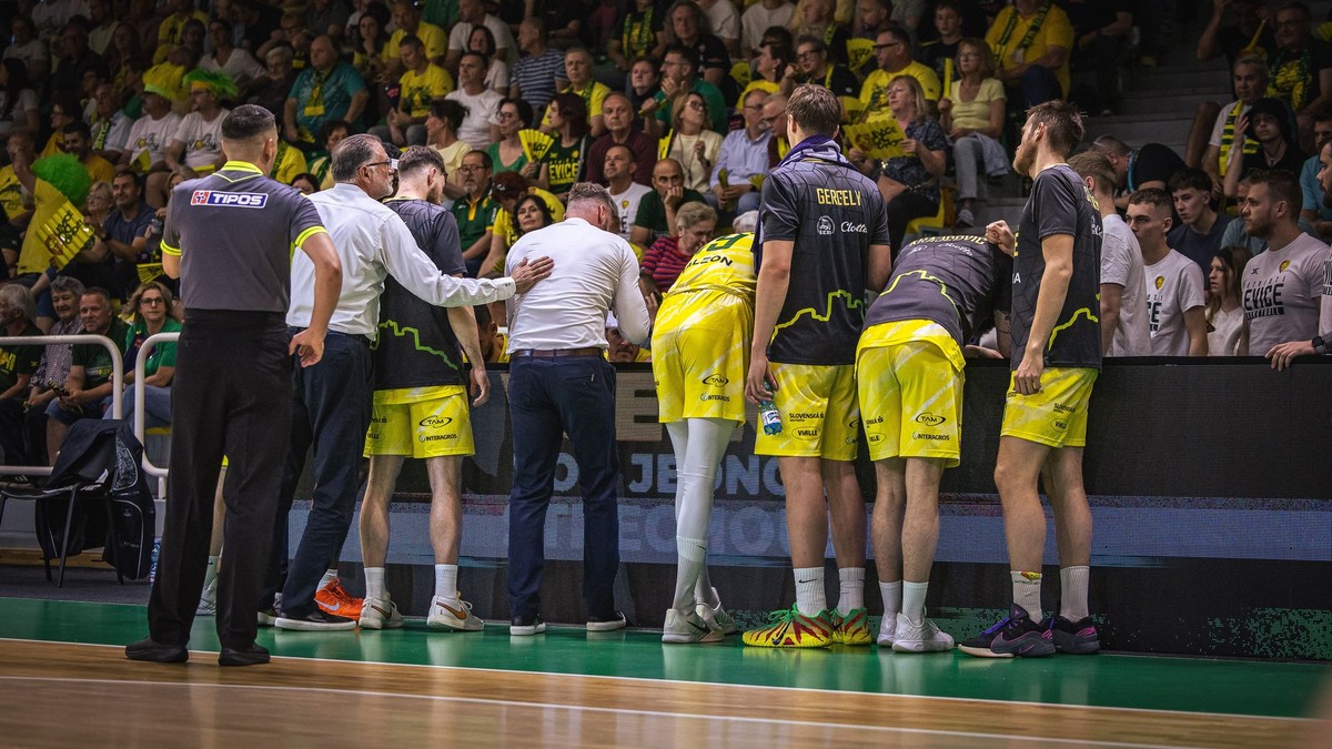Momentka zo zápasu Patrioti Levice - Slovan Bratislava. 