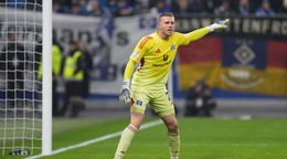 Na archívnej snímke z 3. decembra 2025 brankár Daniel Peretz (Hamburger SV) reaguje počas osemfinálového zápasu Nemeckého pohára.