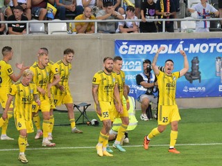 Gólová radosť hráčov Košíc v zápase proti AS Rím.