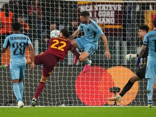 Mario Hermoso otvára skóre duelu AS Rím - ŠK Slovan Bratislava v Lige majstrov.