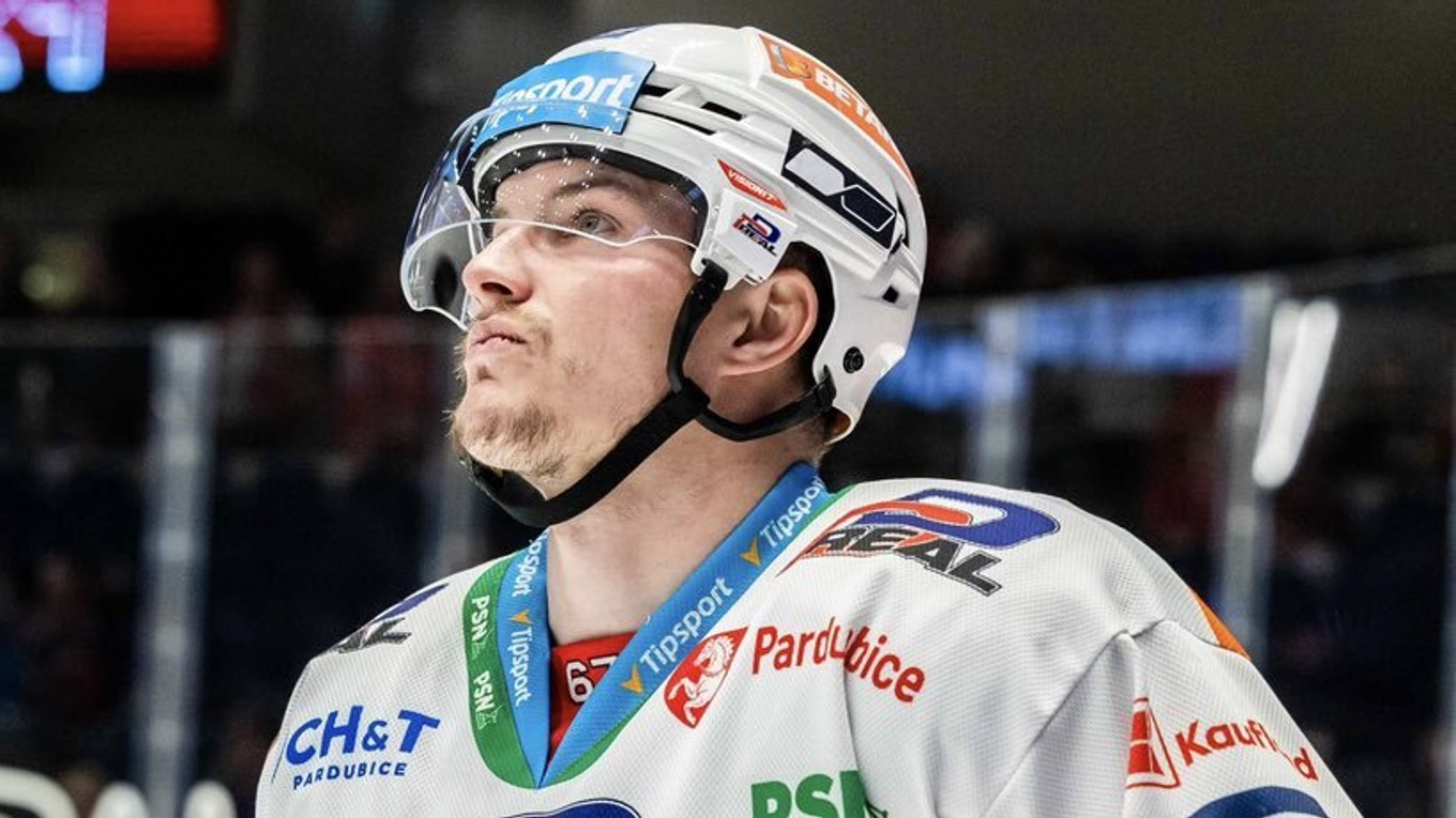 Matej Paulovič v drese HC Dynamo Pardubice.