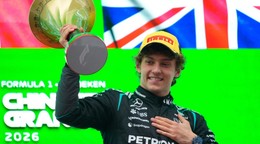 Andrea Kimi Antonelli dosiahol na Veľkej ceny Číny 2026 svoje prvé víťazstvo vo F1.