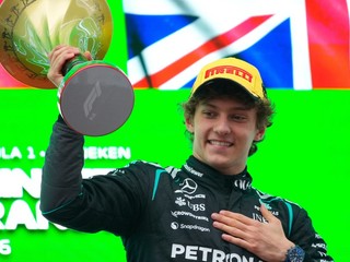 Andrea Kimi Antonelli dosiahol na Veľkej ceny Číny 2026 svoje prvé víťazstvo vo F1.