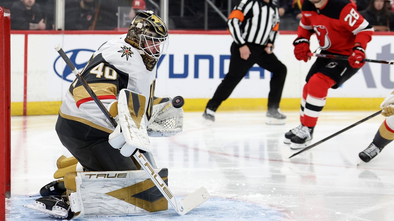 Akira Schmid v drese Vegas Golden Knights.