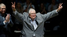 Tréner Frank Layden v roku 2017.