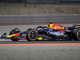 Max Verstappen počas pretekov nedeľňajšej Veľkej ceny Kataru formuly 1.