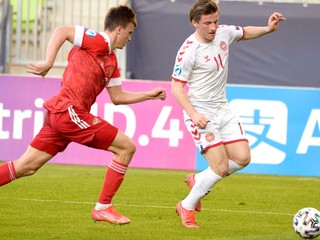 Anders Dreyer (vpravo) v zápase Dánsko - Rusko, ME vo futbale do 21 rokov 2021.