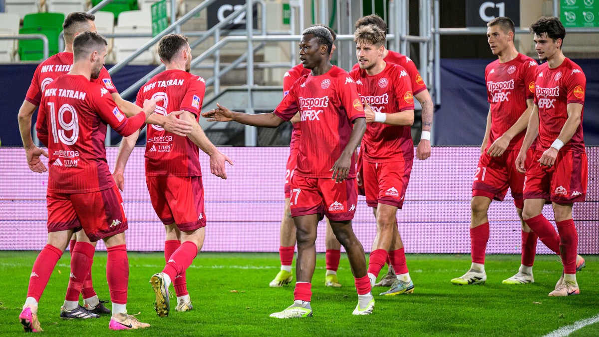 Radosť futbalistov Liptovského Mikuláša z gólu