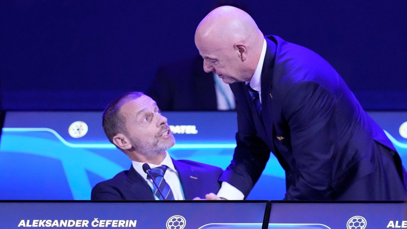 Aleksander Čeferin a Gianni Infantino na kongrese v Paraguaji