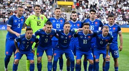 Na snímke hráči základnej jedenástky slovenskej futbalovej reprezentácie pózujú pred prípravným zápasom Slovensko - Čierna Hora v Košiciach.