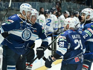 Radosť hráčov Nitry po góle v prvom zápase štvrťfinále play-off.