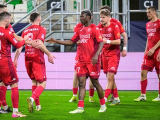 Radosť futbalistov Liptovského Mikuláša z gólu