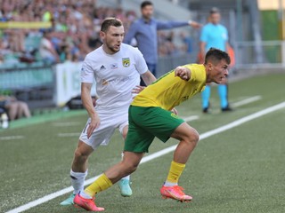 Adrián Kaprálik (v žltom drese) je najrýchlejším hráčom Žiliny. 