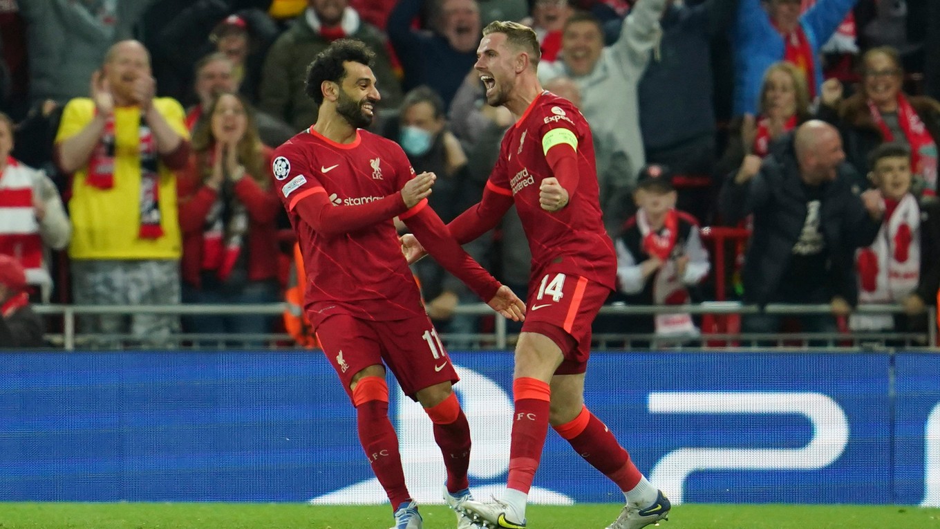 Jordan Henderson (vpravo) sa teší z gólu s Mohamedom Salahom. 