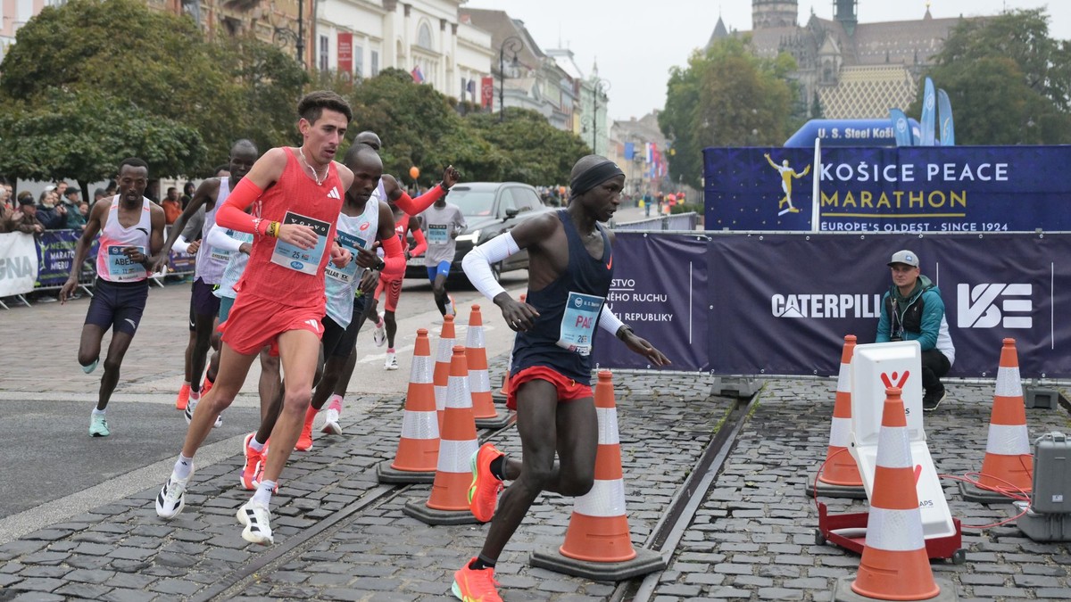 Na snímke elitní bežci na obrátke maratónskej trate počas 102. ročníka Medzinárodného maratónu mieru (MMM) v Košiciach, 5. októbra 2025. FOTO TASR – František Iván

- Slovensko
- šport
- atletiky
- atletika
- maratón
- Medzinárodný
- mieru
- MMM
- Košice
- 102.
- ročník
- KEX