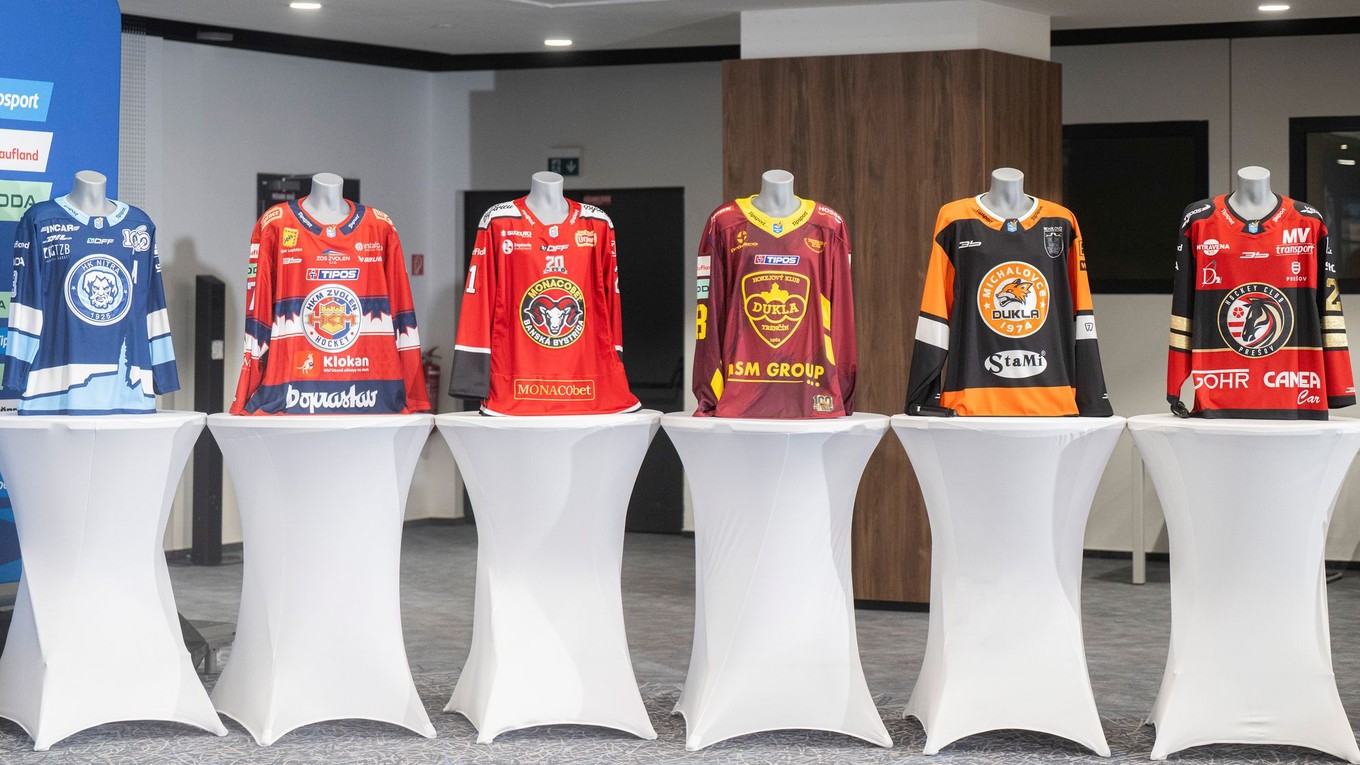Na snímke domáce dresy hokejových tímov pre sezónu 2025/26 Tipsport ligy.