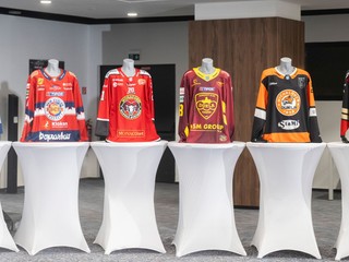 Na snímke domáce dresy hokejových tímov pre sezónu 2025/26 Tipsport ligy.
