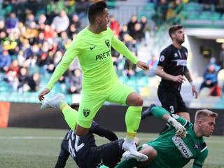 Lukáš Jánošík (vo výskoku) ešte v drese MŠK Žilina.