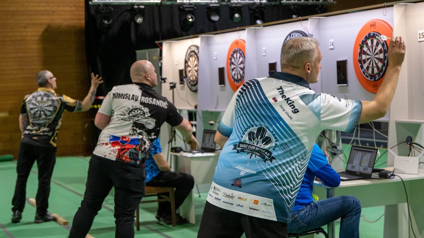 Na snímke sú slovenskí šípkari Tomislav Rosandić a Juraj Vindiš.