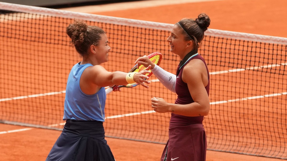 Talianky Jasmine Paoliniová (vľavo) a Sara Erraniová vyhrali tento rok ženskú štvorhru na Roland Garros.