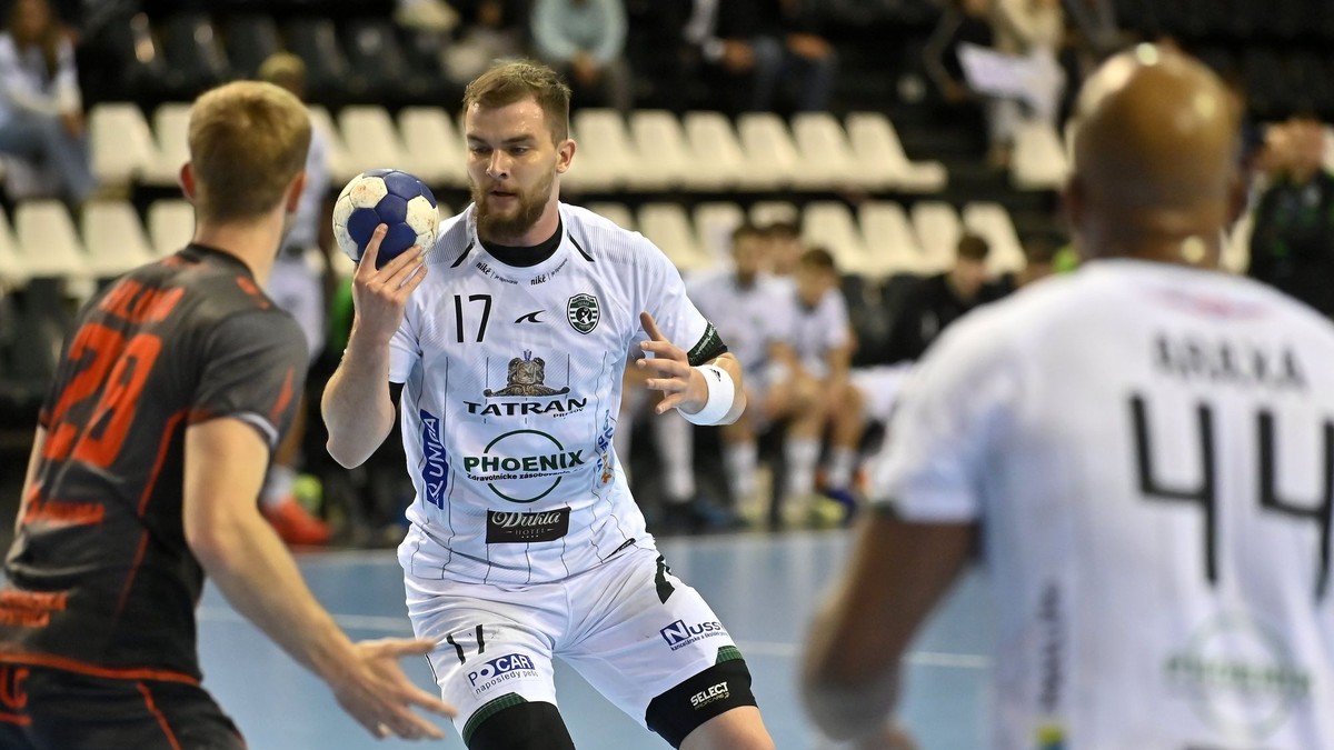 Jakub Kravčák (Prešov) počas prvého zápasu finále play off Niké Handball extraligy v hádzanej mužov Tatran Prešov - MŠK Považská Bystrica.