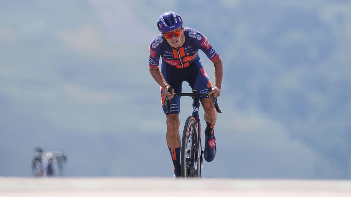 Britský cyklista Oscar Onley počas Tour de France 2025.