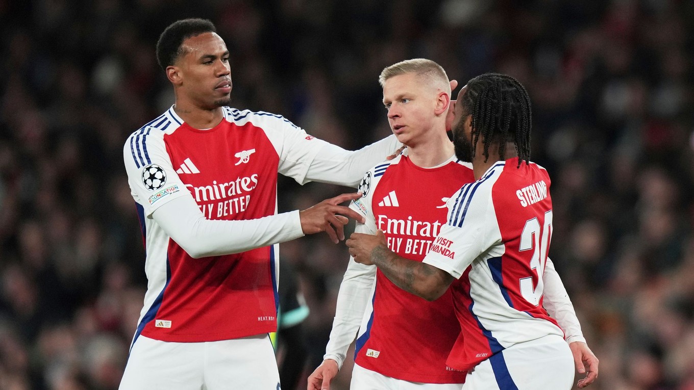 Oleksandr Zinčenko (v strede)