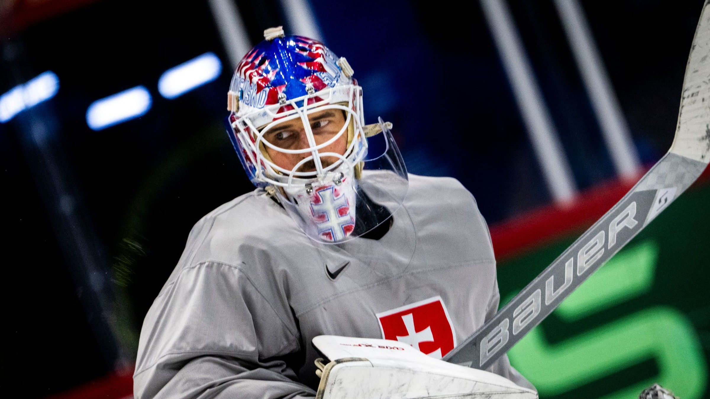 Brankár Patrik Rybár počas tréningu na MS v hokeji 2025. 