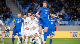 Denis Vavro v zápase Slovensko - Bosna a Hercegovina.