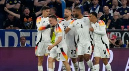 Futbalisti Nemecka oslavujú gól.