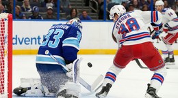 Adam Sýkora v zápase Tampa Bay - NY Rangers