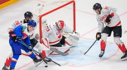Adam Sýkora (Slovensko) v zápase základnej B-skupiny Slovensko - Kanada.