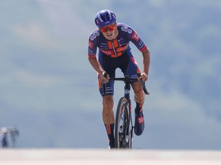 Britský cyklista Oscar Onley počas Tour de France 2025.