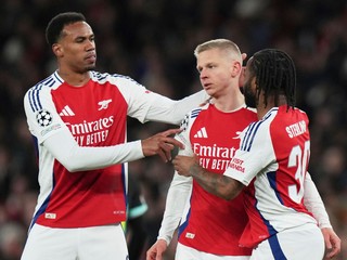 Oleksandr Zinčenko (v strede)