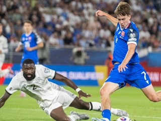 Leo Sauer si položil obrancu Antonia Rüdigera v zápase Slovensko - Nemecko.