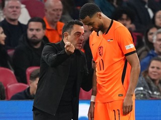 Xavi Hernandez a Cody Gakpo
